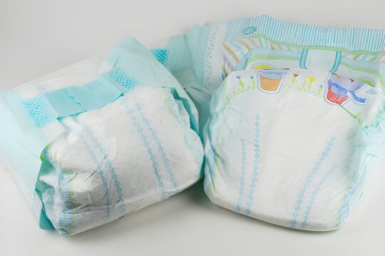 Pampers Size 4 Swaddlers diapers pack for babies